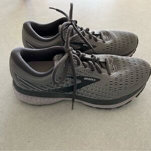 Brooks Gray ghost 13  size 8